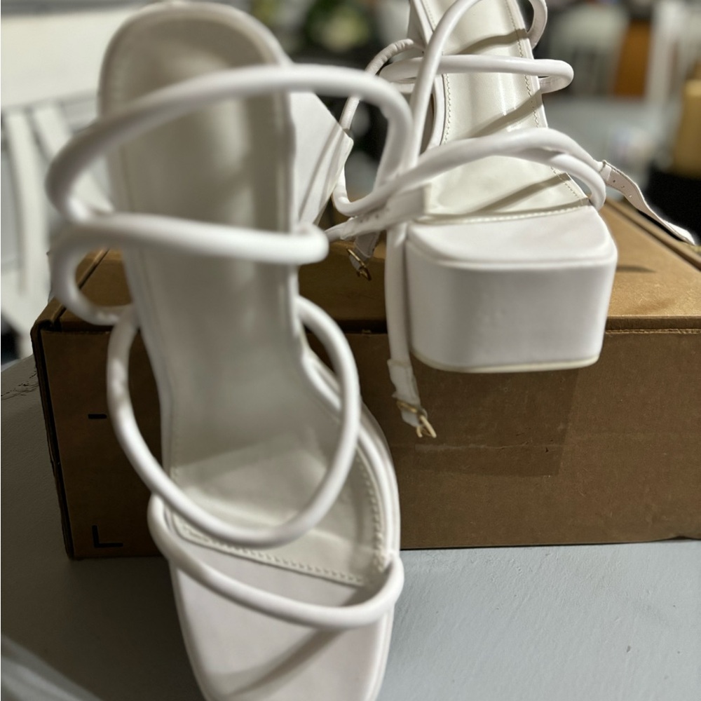 White Pump Heel